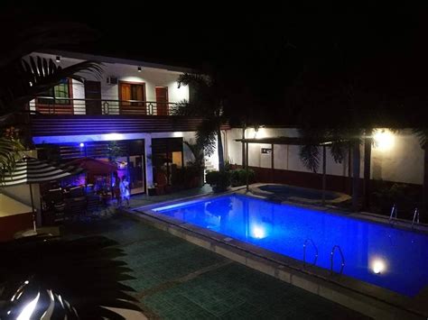 Hillside Private Pool .